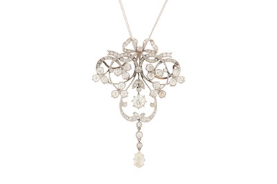 Lot 40 - A DIAMOND PENDANT