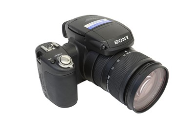 Lot 21 - Sony DSC-R1.