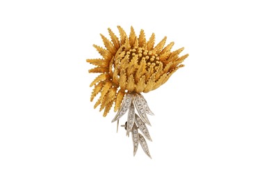 Lot 218 - A DIAMOND FLOWER BROOCH