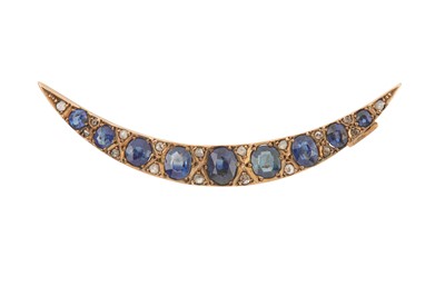 Lot 1 - A SAPPHIRE AND DIAMOND CRESCENT MOON BROOCH