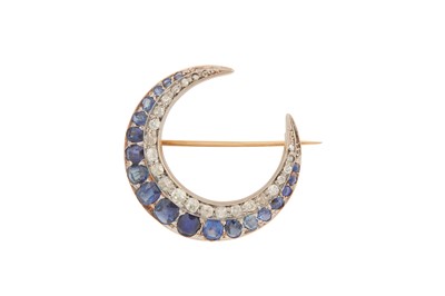 Lot 35 - A SAPPHIRE AND DIAMOND CRESCENT  MOON BROOCH