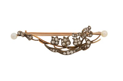 Lot 9 - A DIAMOND FLOWER BROOCH