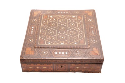 Lot 346 - A SYRIAN DAMASCUS WARE BOX, EARLY 19TH CENTURY