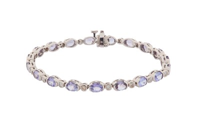 Lot 184 - A TANZANITE AND DIAMOND BRACELET
