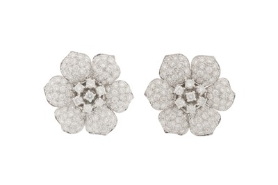 Lot 284 - A PAIR OF DIAMOND FLOWER EARRINGS