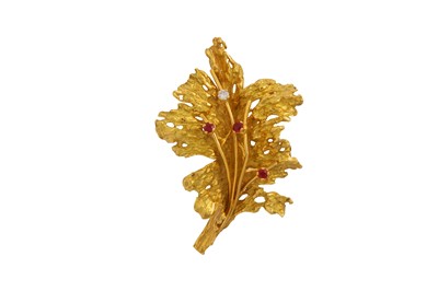 Lot 136 - A RUBY AND DIAMOND BROOCH, CIRCA 1973