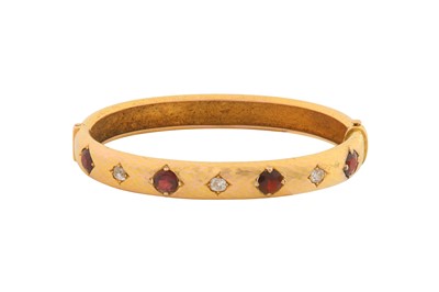 Lot 22 - A GARNET AND DIAMOND BANGLE