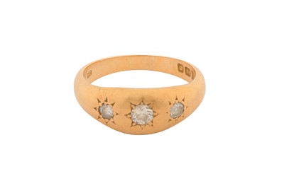 Lot 29 - A THREE-STONE DIAMOND RING