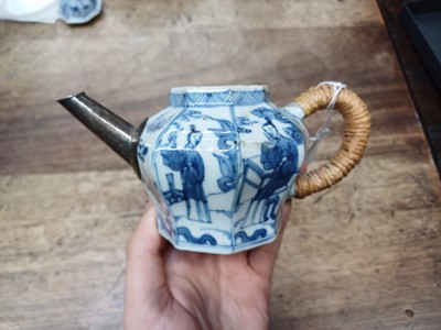 Lot 421 - THREE CHINESE BLUE AND WHITE PIECES