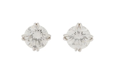 Lot 293 - HARRY WINSTON Ι A PAIR OF DIAMOND STUDS