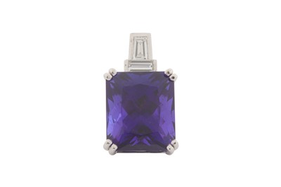 Lot 185 - A TANZANITE AND DIAMOND PENDANT