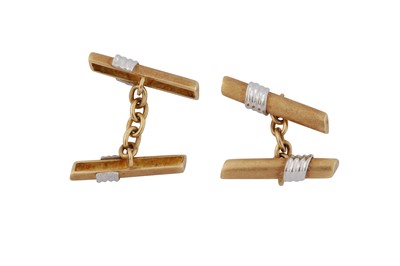 Lot 314 - A PAIR OF BAR DESIGN CUFFLINKS