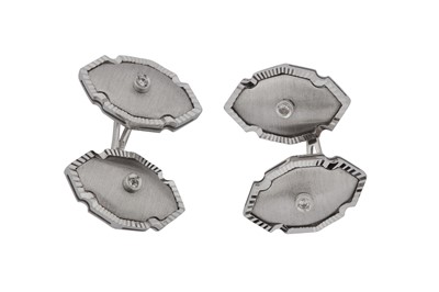 Lot 305 - A PAIR OF OVAL AND DIAMOND CUFFLINKS