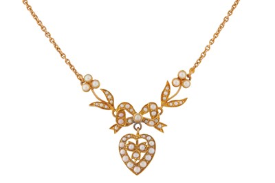 Lot 7 - A SEED PEARL PENDANT NECKLACE