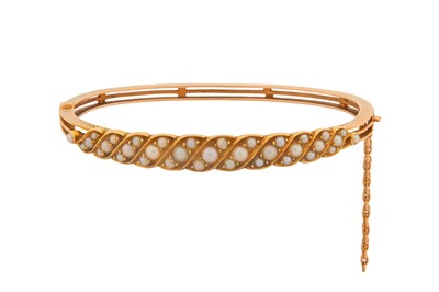 Lot 8 - A SEED PEARL BRACELET