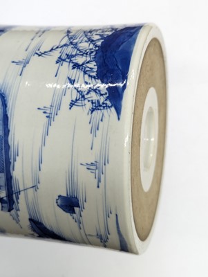 Lot 466 - A CHINESE BLUE AND WHITE BRUSH POT, BITONG