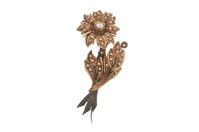 Lot 46 - A 9CT GOLD DIAMOND SET FLOWER BROOCH