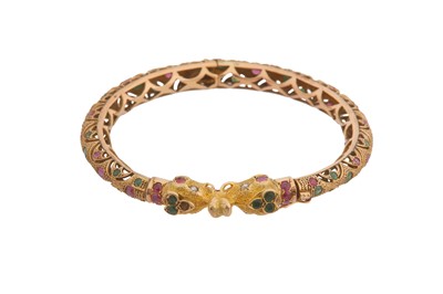 Lot 10 - A RUBY AND EMERALD BANGLE