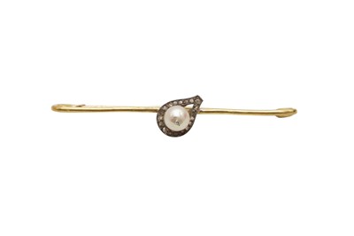 Lot 25 - A DIAMOND AND PEARL BAR BROOCH