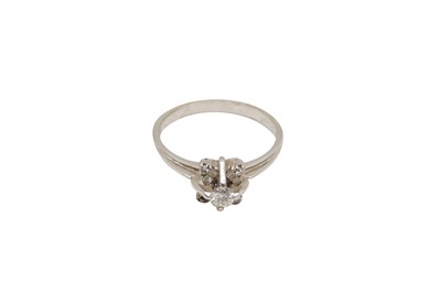 Lot 42 - A FOUR-STONE RING