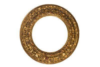 Lot 172 - A VENETIAN 18/19TH CENTURY TONDO CARVED AND GILDED RECEDING PROFILE FRAME