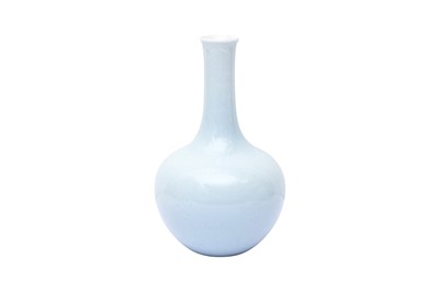 Lot 846 - A CHINESE CLAIR-DE-LUNE-GLAZED 'DRAGONS' BOTTLE VASE