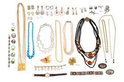 Lot 67 - A GROUP OF COSTUME AND SILVER JEWELLERY