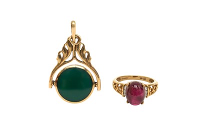 Lot 50 - TWO ITEMS OF 9CT YELLOW GOLD JEWELLERY