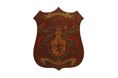 Lot 230 - AN EARLY 20TH CENTURY MAHOGANY WALL HANGING SHIELD