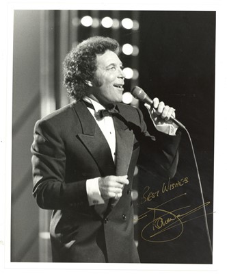Lot 327 - Jones (Tom)