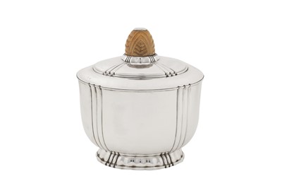 Lot 305 - A George VI art deco sterling silver biscuit box, London 1949 by Robert Edgar Stone (1903-1990)