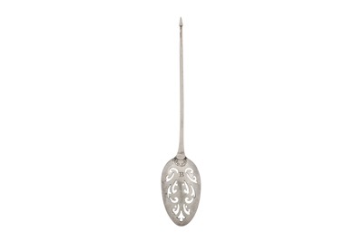 Lot 291 - A George II unmarked silver mote spoon, probably London circa 1750