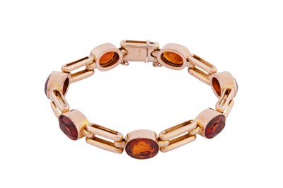 Lot 158 - A CITRINE BRACELET