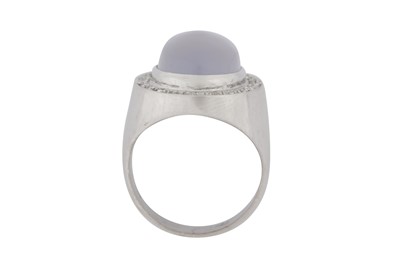 Lot 85 - A MOONSTONE AND DIAMOND RING