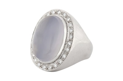 Lot 85 - A MOONSTONE AND DIAMOND RING