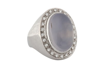 Lot 85 - A MOONSTONE AND DIAMOND RING
