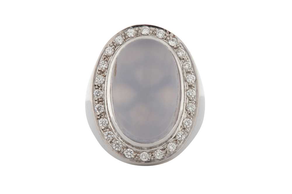 Lot 85 - A MOONSTONE AND DIAMOND RING