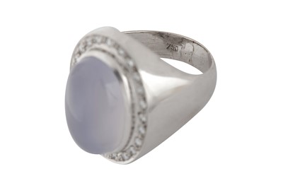 Lot 85 - A MOONSTONE AND DIAMOND RING
