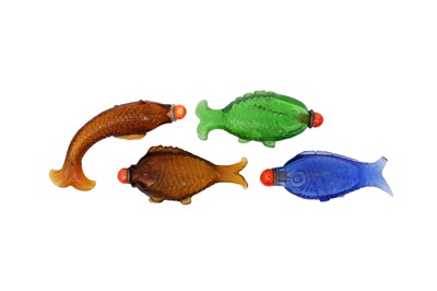 Lot 683 - λ FOUR CHINESE PEKING GLASS 'FISH' SNUFF BOTTLES