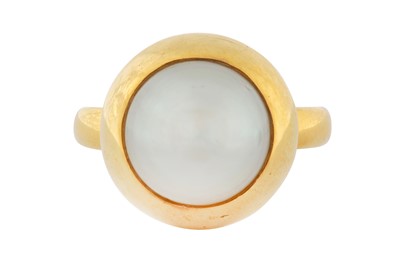 Lot 92 - A MABÉ PEARL RING, CIRCA 2010