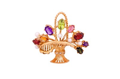 Lot 144 - A GOLD GEM-SET BROOCH