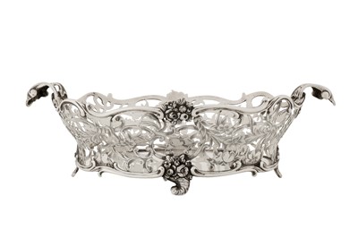 Lot 336 - A George V sterling silver fruit basket, London 1910 by Daniel and John Welby