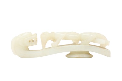 Lot 130 - A CHINESE JADE 'DRAGON' BELT HOOK