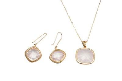 Lot 15 - A MORGANITE NECKLACE AND A PAIR OF EARRINGS
