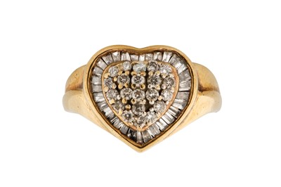 Lot 179 - A DIAMOND HEART RING