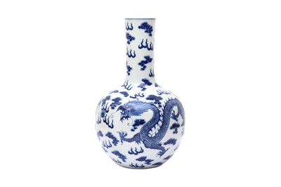 Lot 452 - A CHINESE BLUE AND WHITE 'DRAGONS' VASE