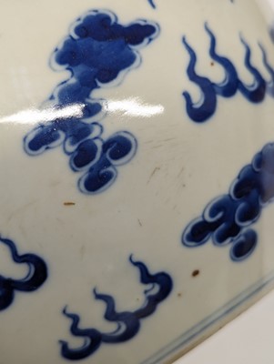 Lot 452 - A CHINESE BLUE AND WHITE 'DRAGONS' VASE