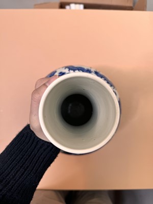 Lot 452 - A CHINESE BLUE AND WHITE 'DRAGONS' VASE