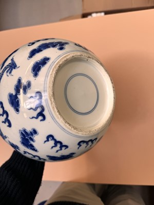 Lot 452 - A CHINESE BLUE AND WHITE 'DRAGONS' VASE