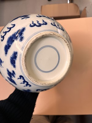 Lot 452 - A CHINESE BLUE AND WHITE 'DRAGONS' VASE